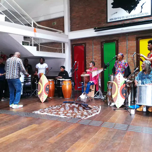 Espetáculo musical com participação dos alunos do Instituto, regidos pelo mestre de bateria.